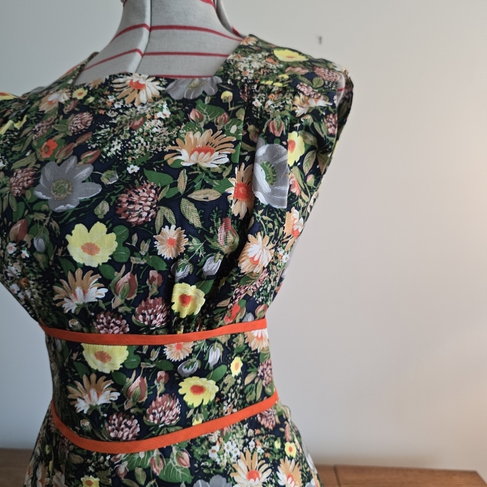 1970s Vintage Tailor Made Floral Print Jacket & Dress with Orange Accents​​ - Picture 8 of 12